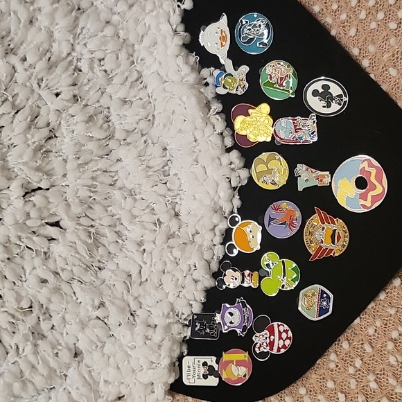 Disney Trading Pins Collection - Picture 8 of 14